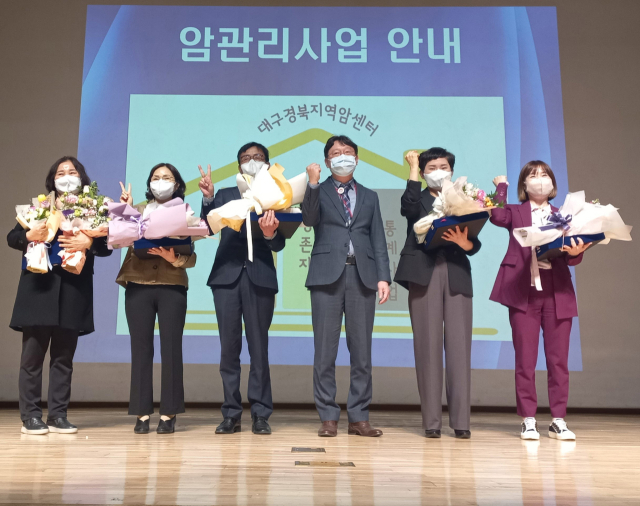 영주시보건소 직원들이 파이팅을 외치며 수상의 기쁨을 나누고 있다. 영주시 제공