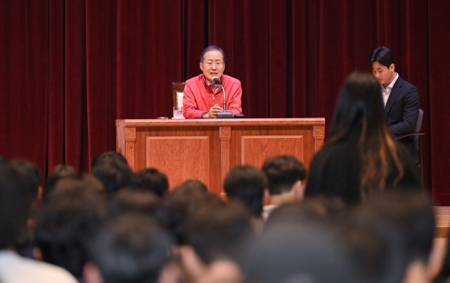 23일 대구 계명대학교 성서캠퍼스에서 홍준표 시장이 청년들을 대상으로 특강을 진행했다. 대구시 제공