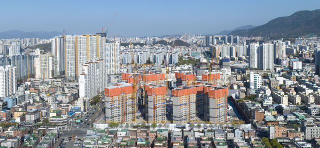 대구 달서구 본리동 상공에서 바라본 아파트 건설현장 모습. 매일신문 DB.