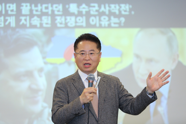 신인균 자주국방네트워크 대표가 27일 매일신문 대연회장에서 열린 매일 탑 리더스 아카데미에서 