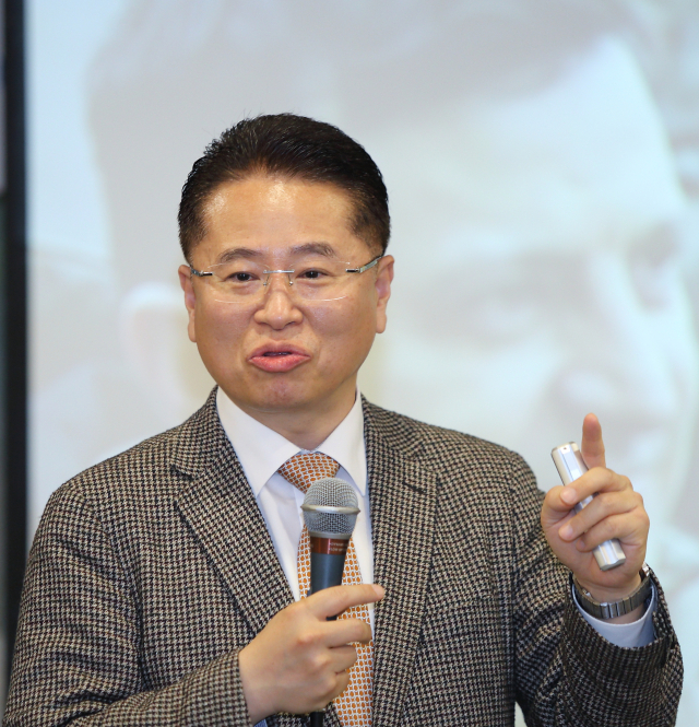 신인균 자주국방네트워크 대표가 27일 매일신문 대연회장에서 열린 매일 탑 리더스 아카데미에서
