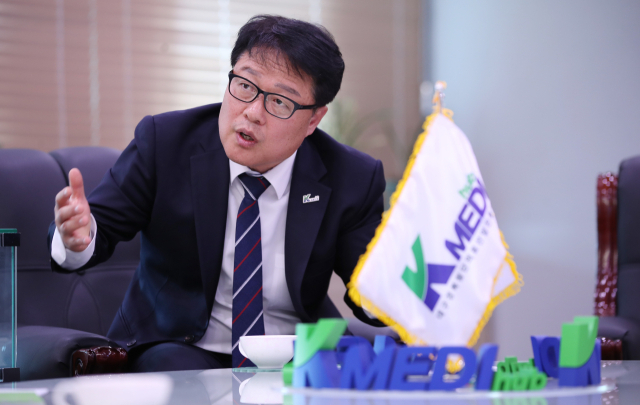 양진영 대구경북첨단의료산업진흥재단 이사장이 매일신문과 인터뷰를 하고 있다. 김영진 기자 kyjmaeil@imaeil.com