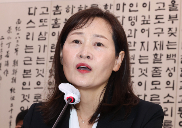 정정미 헌법재판관 후보자가 29일 국회에서 열린 정 후보자에 대한 인사청문회에서 의원들의 질의에 답변하고 있다. 연합뉴스