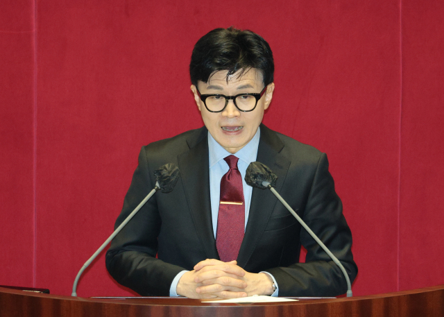 한동훈 법무부 장관이 30일 오후 국회에서 열린 본회의에서 불법 정치자금 수수 등 혐의로 구속영장이 청구된 국민의힘 하영제 의원에 대한 체포동의요청 이유설명을 하고 있다. 이날 본회의에서는 하 의원에 대한 체포동의안이 표결에 붙여진다. 연합뉴스