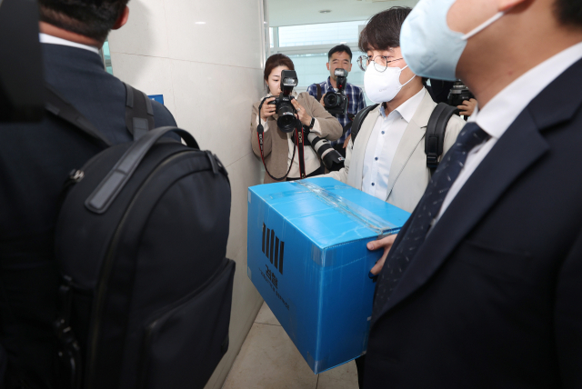 검찰이 박영수 전 국정농단 사건 특별검사에 대해 강제수사에 나서며 이른바 