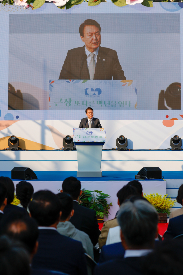윤석열 대통령이 4월 1일 대구 중구 큰장삼거리에서 열린