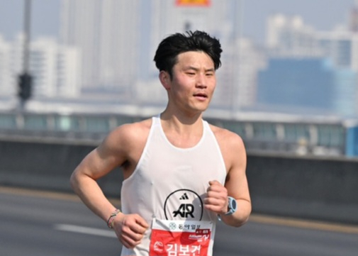 2023 영주소백산마라톤대회 하프코스 준우승 김보건 씨. 윤영민 기자