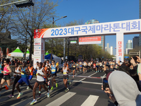 4년 만에 돌아온 대구국제마라톤, 1만5천여명 답답함 털어냈다