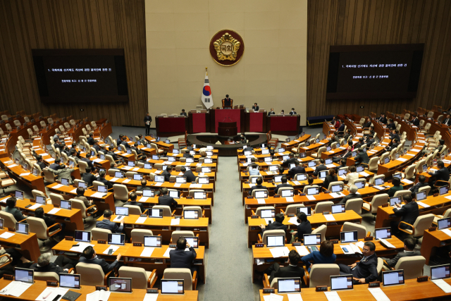 30일 오후 국회 본회의장에서 국회의원 선거제도 개선에 관한 결의안 심사를 위한 전원위원회 첫 회의가 열리고 있다. 연합뉴스