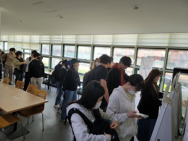 3일 오전 8시 경북 경산의 영남대학교에서 학생들이