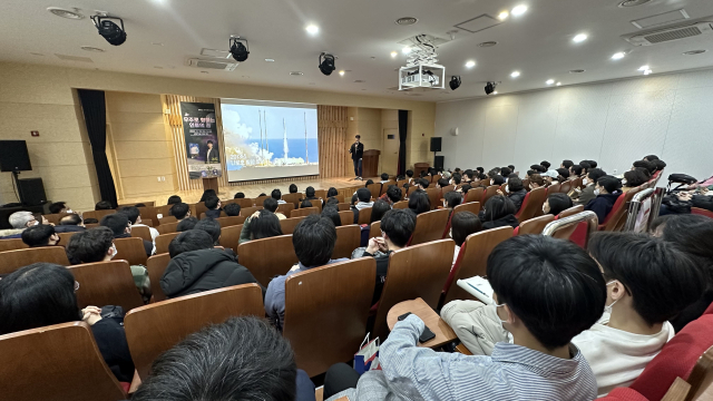수성구립고산도서관은 4월 과학의 달을 맞이해 강연, 공연, 전시, 체험 등 다채로운 프로그램을 선보인다.고산도서관 제공