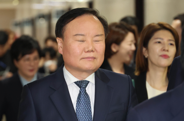 국민의힘 김재원 최고위원이 30일 국회에서 열린 최고위원회의에 참석하고 있다. 연합뉴스