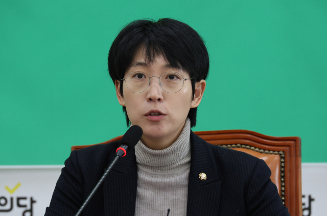 정의당 장혜영 원내수석부대표가 16일 오후 서울 여의도 국회에서 열린 선거제 관련 긴급 의원총회에서 발언하고 있다. 연합뉴스