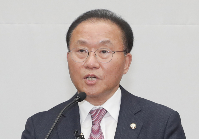 국민의힘 윤재옥 신임 원내대표가 7일 오전 국회에서 열린 국민의힘 원내대표 선출을 위한 의원총회에서 당선 인사를 하고 있다. 연합뉴스