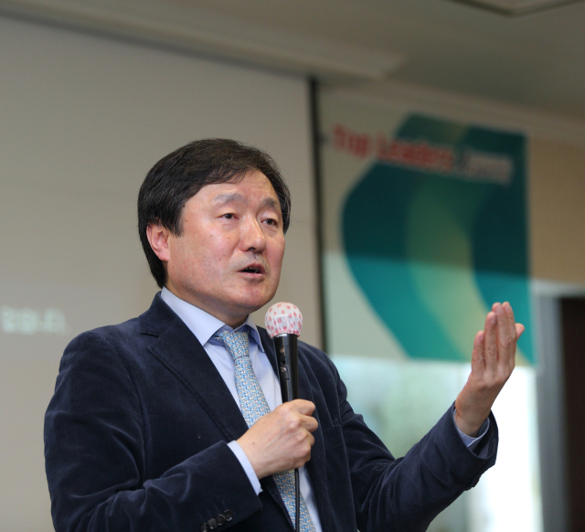 이덕일 한가람문하연구소장이 10일 매일신문 대연회장에서 열린 매일 탑 리더스 아카데미에서