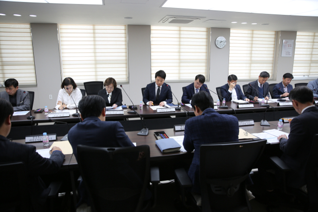 대구경북지역 마약수사실무협의체가 12일 대구지검에 첫 회의를 연 가운데 구재연 대구지검 마약전담 검사가 발언하고 있다. 대구경북지역 마약수사실무협의체