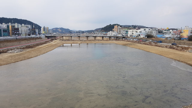 준설 예정인 울진읍 남대천 모습. 울진군 제공