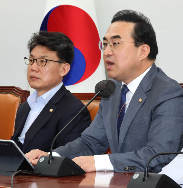 더불어민주당 박홍근 원내대표가 13일 국회에서 열린 정책조정회의에서 발언하고 있다. 연합뉴스