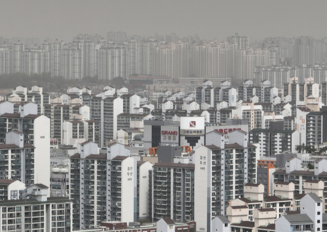 13일 황사로 인한 전국 미세먼지 수준이 