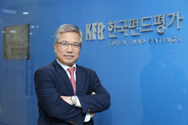 신동승 한국펀드평가 대표는 금융 분야 진출을 원하는 젊은이들에게 구체적인 분야를 먼저 정한 뒤 준비하라고 조언했다. 이무성 객원기자