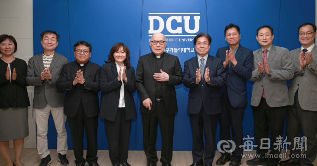 천주교 대구대교구 정은규 몬시뇰(사진 가운데) 등 관계자들이