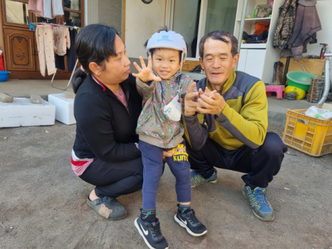 [성금내역] 아들 희귀병 '두개골유합증' 걸리고 간병인에게 아동학대까지 당해 마음 아픈 김대덕 씨에게 2,298만원 전달