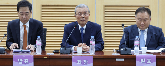 국민의힘 김종인 전 비대위원장이 18일 국회에서 열린 
