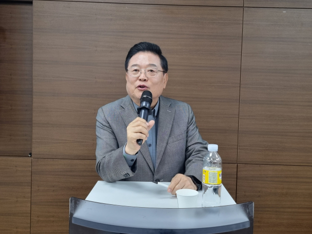 18일 오후 포스코국제관에서 우동기 국가균형발전위원장이 매일신문 CEO포럼 제7기 3주 차 강연을 하고 있다. 배형욱 기자
