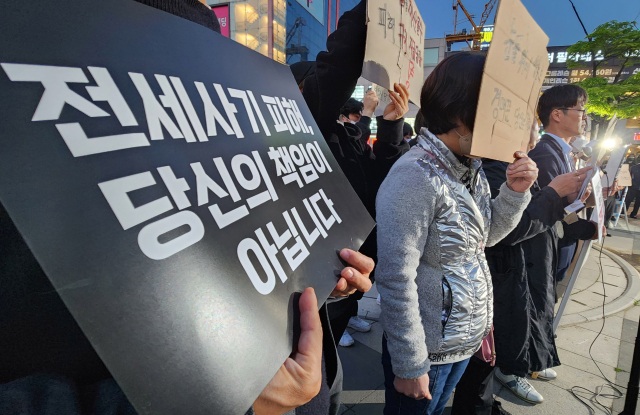 18일 오후 인천시 미추홀구 경인국철(서울지하철 1호선) 주안역 광장에서
