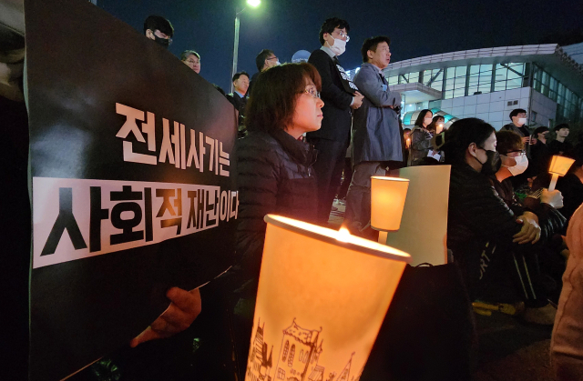 18일 오후 인천시 미추홀구 경인국철(서울지하철 1호선) 주안역 광장에서