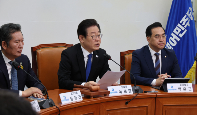 민주당 이재명 대표가 19일 국회에서 열린 당 최고위원회의에서 발언하고 있다. 연합뉴스