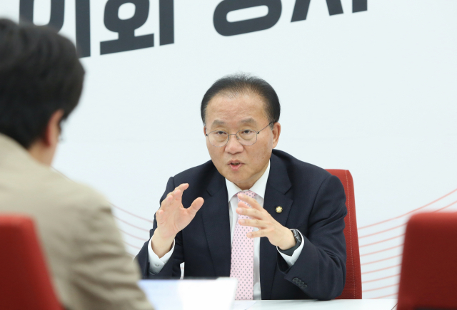 윤재옥 국민의힘 원내대표(대구 달서구을)가 19일 오후 국회 본관 239호 원내대표실에서 매일신문과 인터뷰를 하고 있다. 윤 원내대표는 당선 요인에 대해 