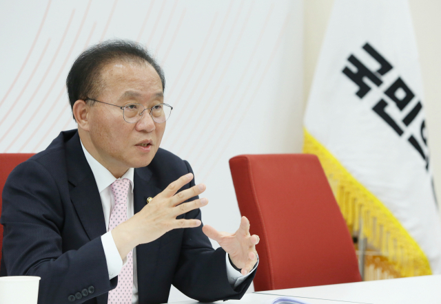 윤재옥 국민의힘 원내대표(대구 달서구을)가 19일 오후 국회 본관 239호 원내대표실에서 매일신문과 인터뷰를 하고 있다. 윤 원내대표는