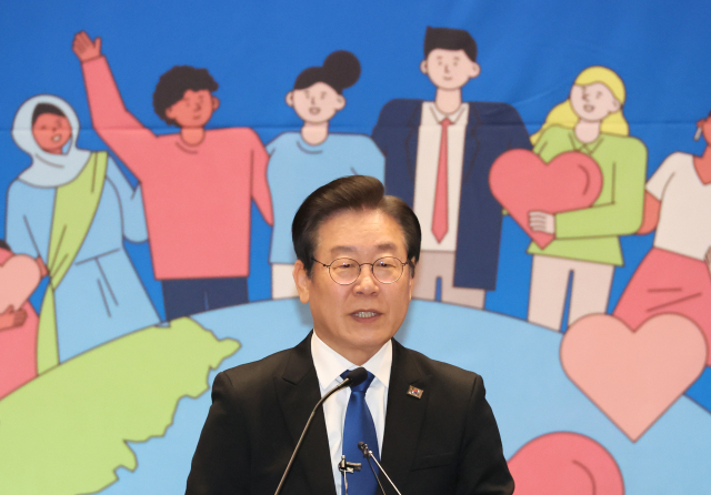 더불어민주당 이재명 대표가 19일 오후 국회 의원회관에서 열린 더불어민주당 다문화위원회 출범식에서 축사하고 있다. 연합뉴스