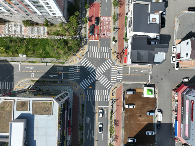 대구 북구 연경동에 위치한 연경초등학교 인근 대각선 횡단보도의 모습. 대구 북구청 제공