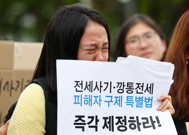 전세사기 피해자들이 20일 서울 용산구 대통령집무실 인근에서 열린 전세사기 대책 관련 대통령 면담 요청 기자회견에서 발언하며 울부짖고 있다. 연합뉴스