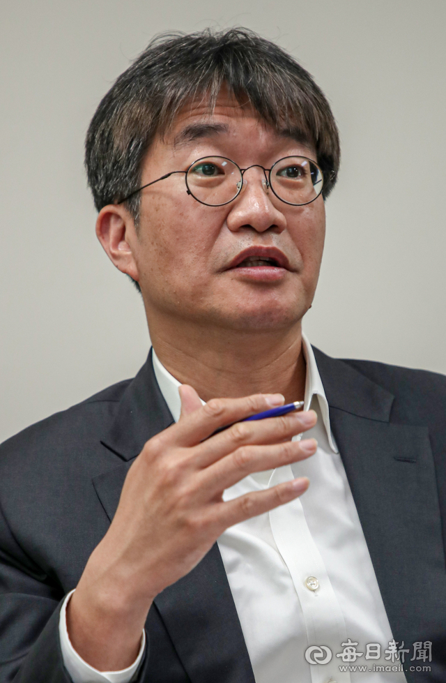 20일 오후 대구 수성구 대구지방검찰청 강력범죄수사부에서 홍완희 부장검사가 마약 수사와 관련해 매일신문과 인터뷰를 하고 있다. 안성완 기자 asw0727@imaeil.com