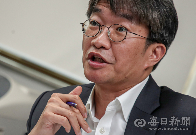 20일 오후 대구 수성구 대구지방검찰청 강력범죄수사부에서 홍완희 부장검사가 마약 수사와 관련해 매일신문과 인터뷰를 하고 있다. 안성완 기자 asw0727@imaeil.com