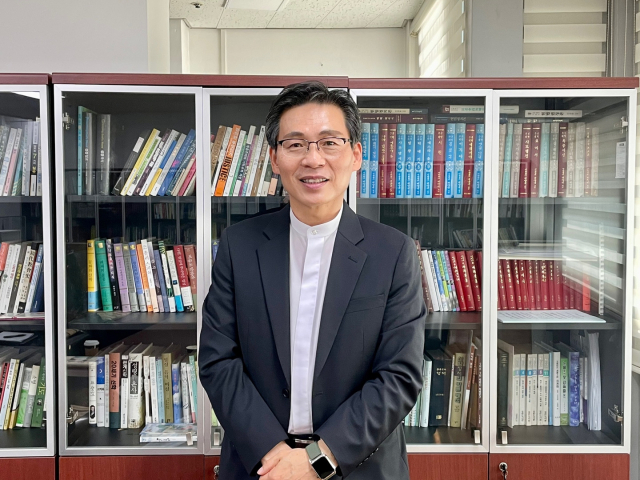 박창운 대구제일교회 목사가 담임목사실에서 창립 130주년 소감을 얘기하고 있다. 이연정 기자
