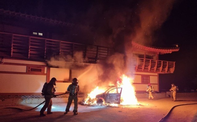 경북 경주시 율동 전기차 화재 현장. 경주소방서 제공