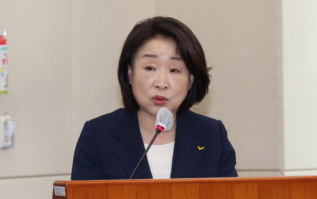 심상정 정의당 의원이 25일 서울 여의도 국회에서 열린 행정안전위원회 전체회의에서 전세사기 피해 지원을 위한 