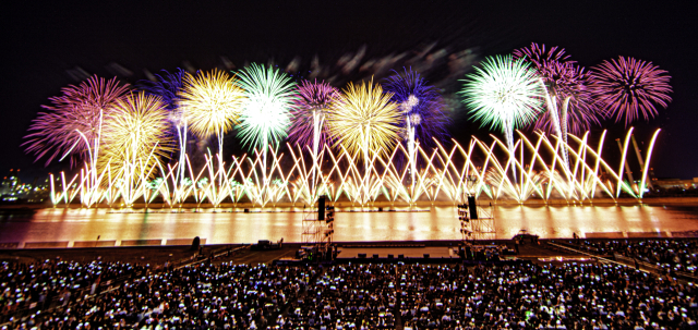 포항국제불빛축제 국제 불꽃쇼. 경북도 제공