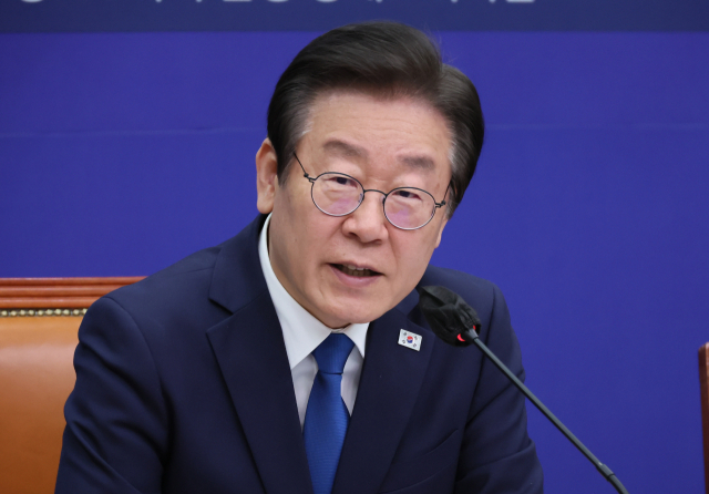 더불어민주당 이재명 대표가 26일 오전 국회에서 열린 제1차 세계한인민주회의 의장단 회의 및 임명장 수여식에서 발언하고 있다. 연합뉴스