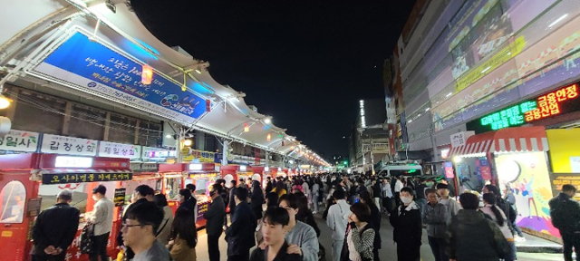 지난 3월 31일 재개장한 서문 야시장 전경. 대구시 제공