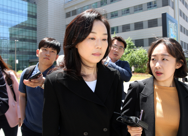 4·16 세월호 특별조사위원회의 설립과 활동을 방해한 혐의에 대해 항소심에서 무죄를 선고받은 조윤선 전 청와대 정무수석이 2심 재판을 다시 받게 됐다. 연합뉴스