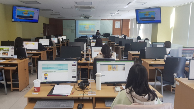 대구 지역 유치원 교사들이 에듀테크 활용 역량 강화 직무연수를 듣고 있다. 대구시교육청 제공