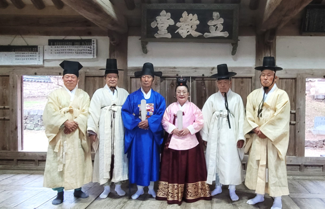 세계유산 병산서원은 29일 400년 사상 처음으로 이배용 국가교육위원장을 여성 초헌관으로 임명해 춘계향사를 봉행했다. 병산서원운영위원회 제공