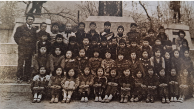 고령초등학교 졸업식 단체사진. 시기는 미상. 고령초교 제공