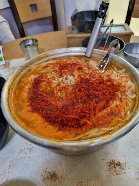 푸짐하게 담겨 조리된 포항 구룡포 