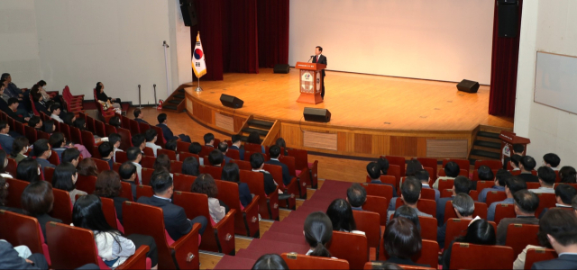 권기창 안동시장은 1일 정례조회를 통해 읍면동 소규모주민숙원사업의 결정 등을 주민들이 직접 참여하는